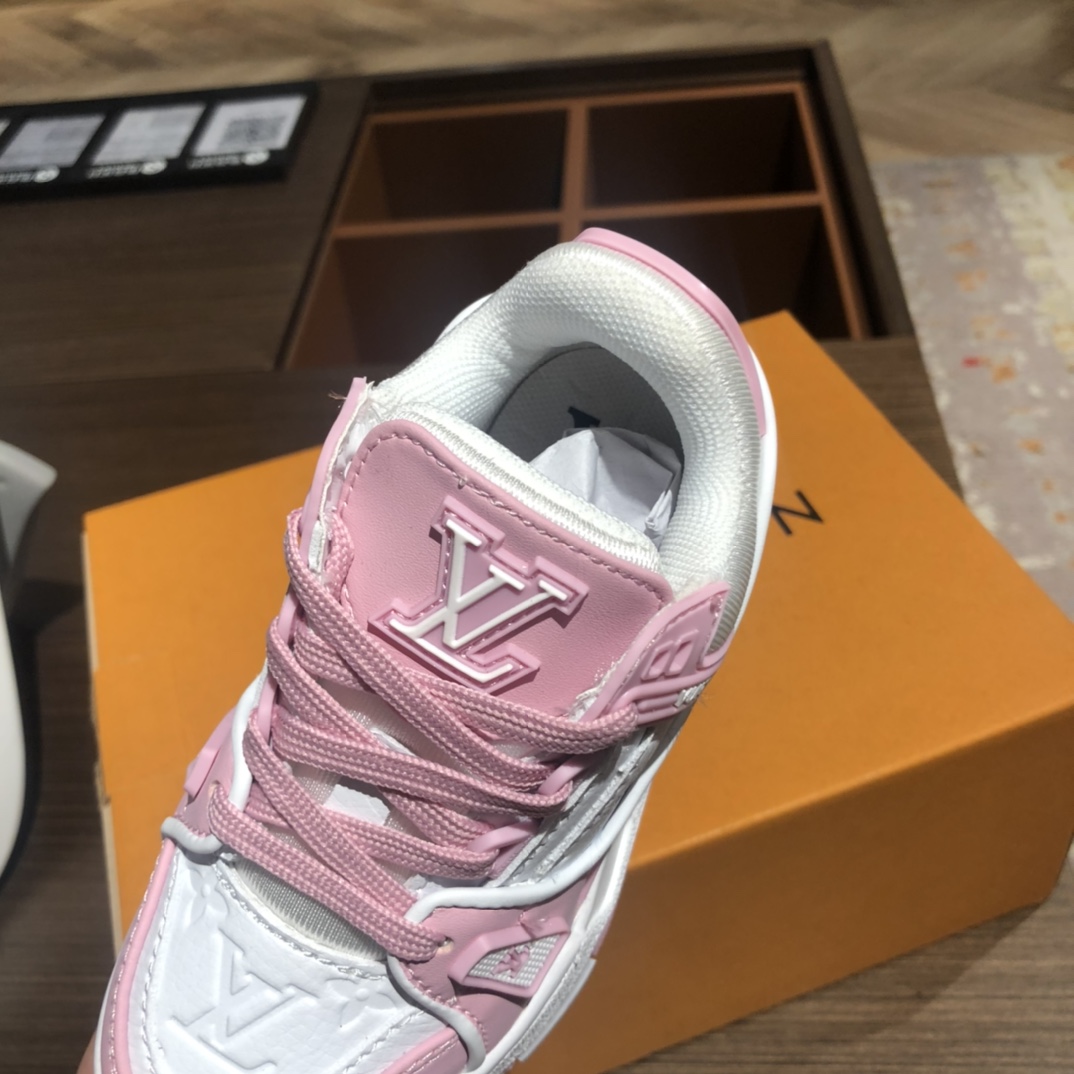 Children's shoes child